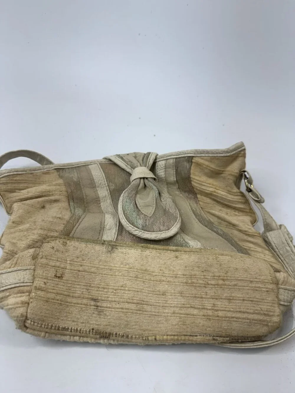 Vintage Beige Shoulder Bag With Knotted Accent & Zip Closure